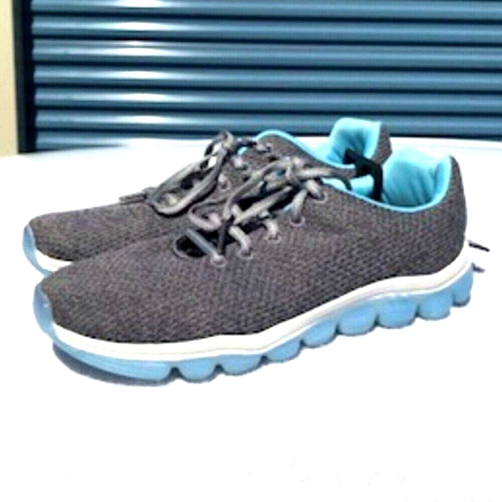 Women's . Size: 7 Ripple Soles Shoes w/ Memory Foam . Athletic or Fashion . Avia